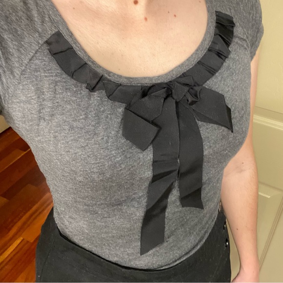 Y2K Grey T-shirt with ribbon detail, size XS but would fit Small - Picture 2 of 8